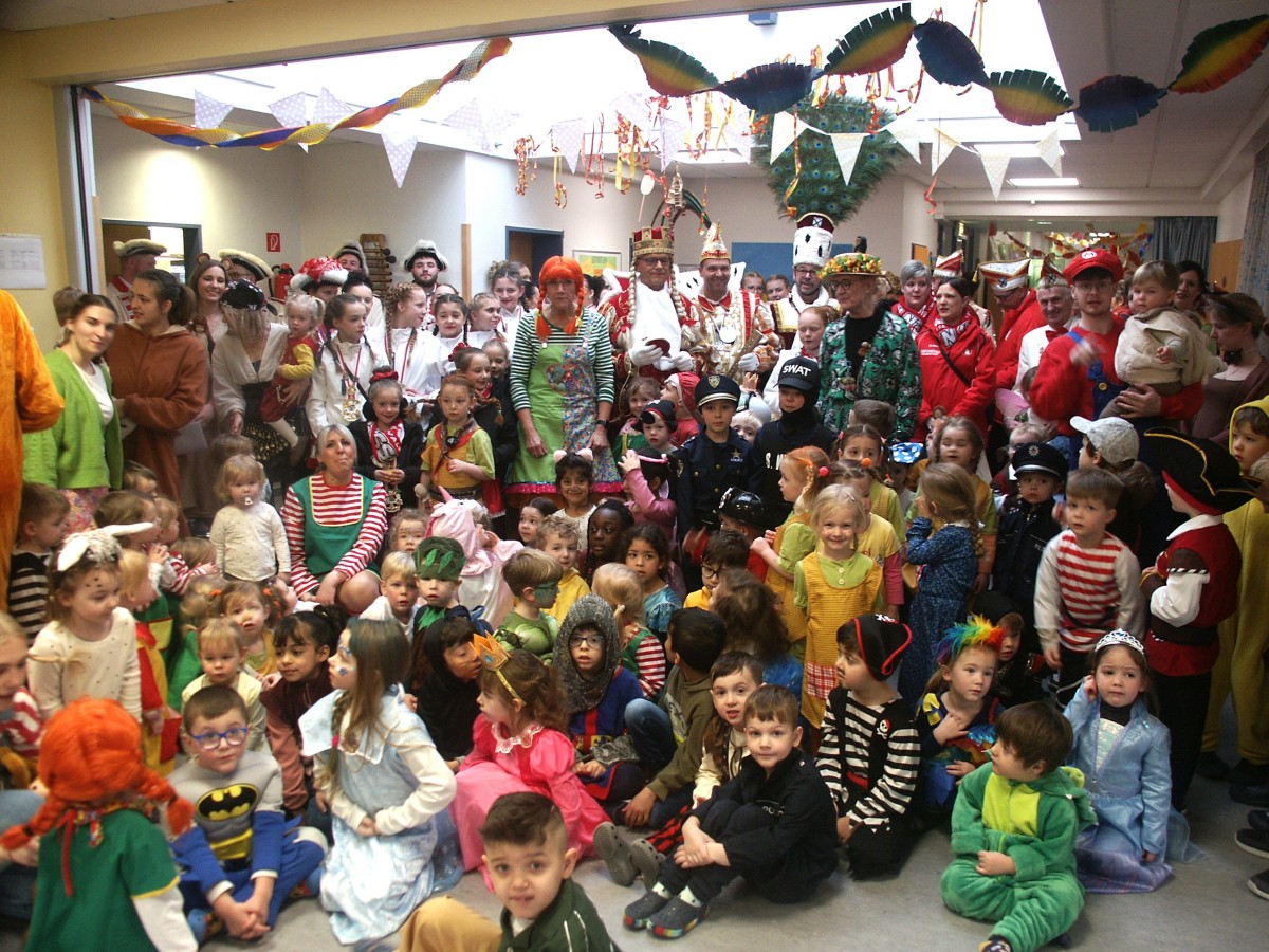 Karnevalsgesellschaft besucht Kindertagessttte in Kttingerhhe