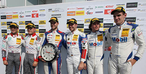 Luca Stolz und Luca Ludwig (von rechts) bei der Siegerehrung in Hockenheim. Foto: Manfred Muhr