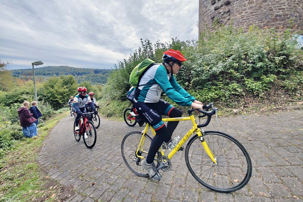 700 Jahre Burglahr und Benefizveranstaltung an der Burg; VOR-TOUR der Hoffnung nahm teil