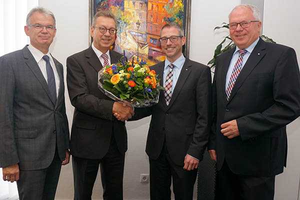 Andreas Harner, Vorstand, Michael Paul, Aufsichtsratsvorsitzender, Matthias Herfurth, Vorstand und Franz-Jrgen Lacher, Vorstandssprecher (von links). Foto: VR-Bank