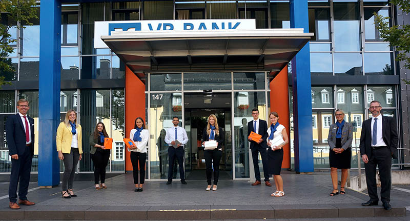 Wir werden Banker - VR Bank begrt sechs neue Auszubildende