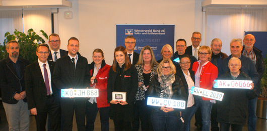 Wie schon im Jahr 2017 hat die Westerwald Bank auch in diesem Jahr sechs Kleinwagen des Typs Volkswagen Up an soziale und karitative Einrichtungen in ihrem Geschftsgebiet bergeben. (Foto: Westerwald Bank) 