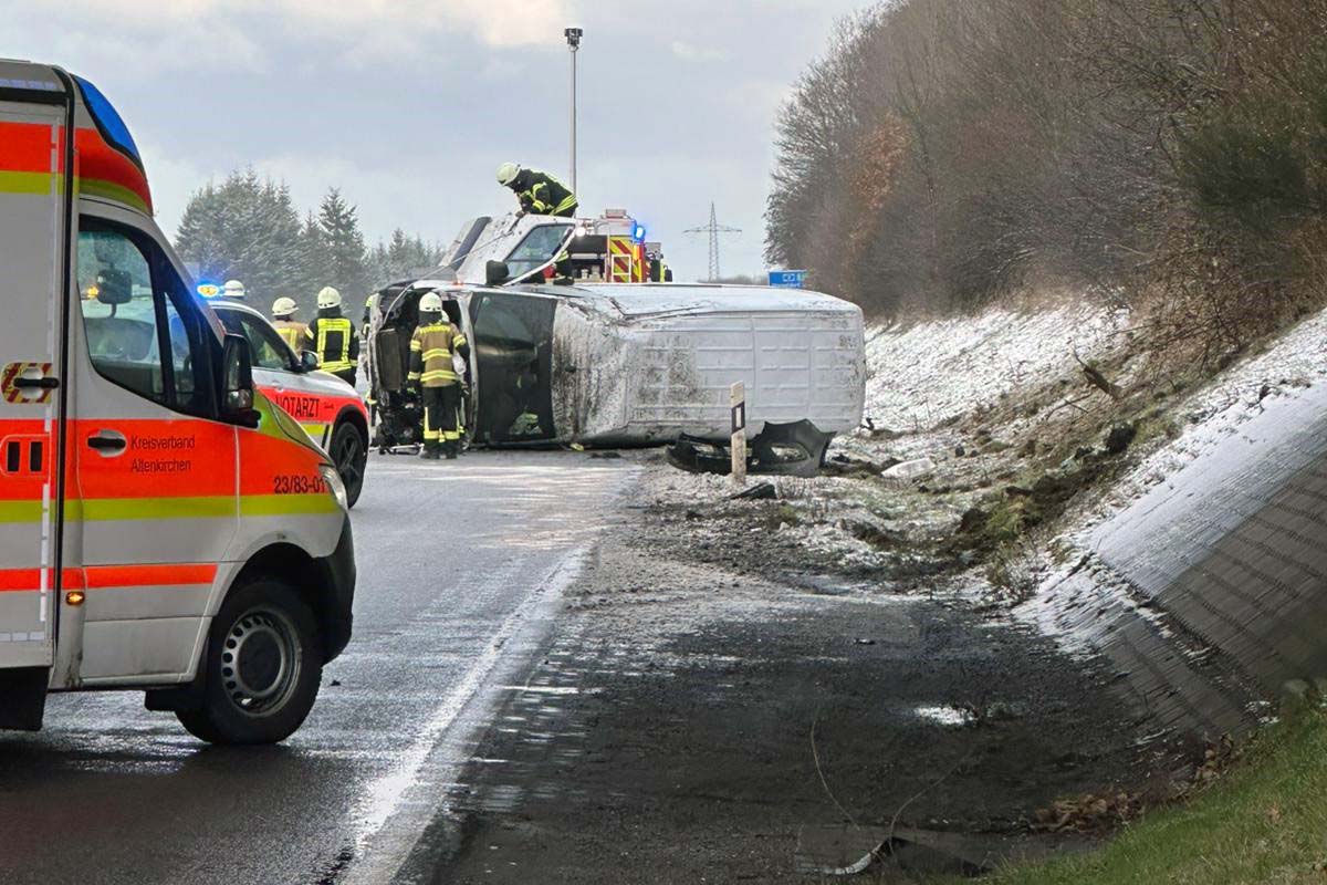 Im Bereich der Beschleunigungsspur kam der Transporter zum Stillstand (Fotos: kk�)