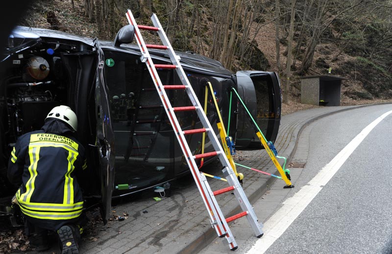 Verkehrsunfall auf B 256 fhrte zu Feuerwehreinsatz