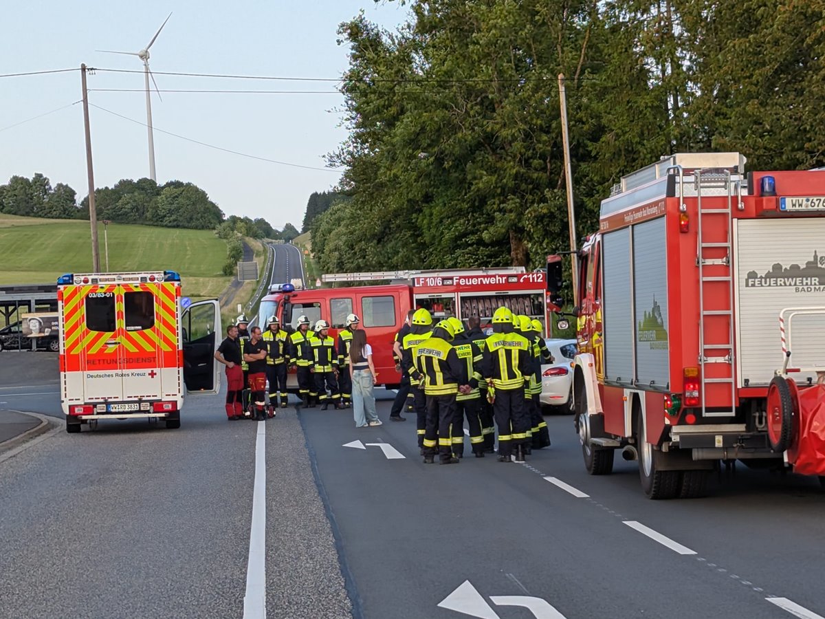 Unfall auf der B414: Beifahrerin verletzt
