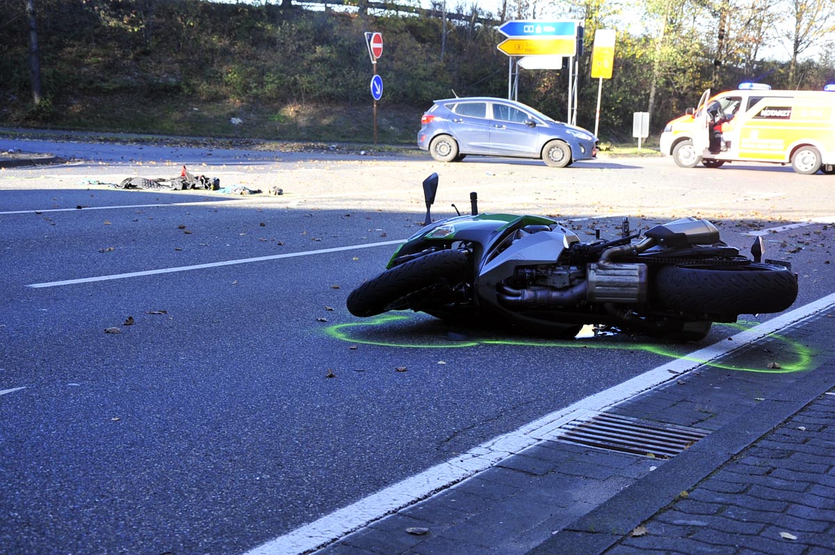 Verkehrsunfall zwischen Buchholz und der Landesgrenze – schwerverletzter Motorradfahrer