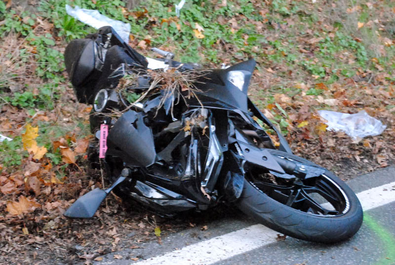 Motorradfahrerin strzt in Kurve und verletzt sich schwer