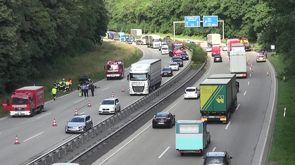 Brennender PKW und Auffahrunfall auf der Bundesautobahn 48