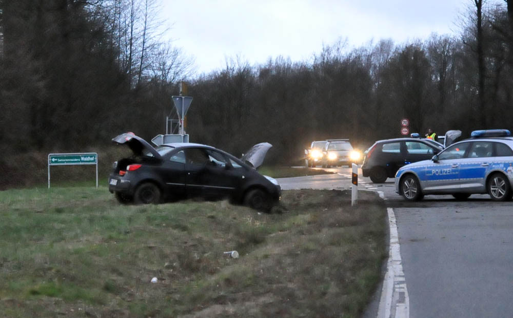 Zwei Verletzte bei schwerem Unfall auf der Schrdter Hhe