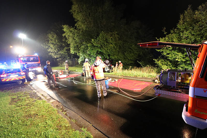 Verkehrsunfall mit eingeklemmter Person in Hombach