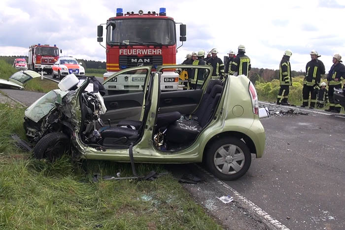 Frau bei Frontalzusammensto schwerstverletzt