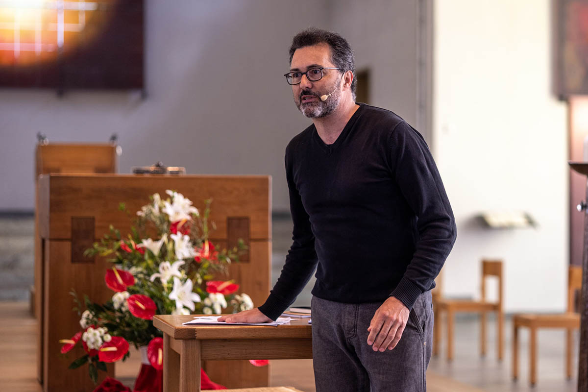 Schauspieler Bruno Lehan ist mit dem Ein-Personen-Theaterstck "Abgerungen" zu Gast in der Pfarreiengemeinschaft. Fotos: WeG-Initiative, Vallendar