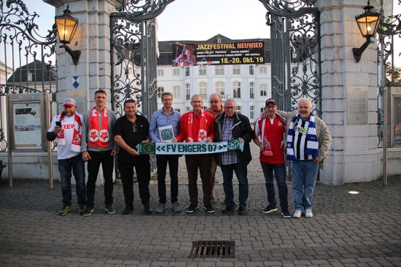 V.l.n.r.: Lothar Geburzky, Maho Taso (Velez), Markus Abts (praktizierender Arzt aus Neuwied), Henning Wirges (Stadtrat), Almir Taso (Vorsitzender Velez Mostar), Karl-Heinz Esch (SPD), Karl-Heinz Pieper (FV Engers), Michael Stunz und Ferhat Cato (beide SPD). Foto: SPD