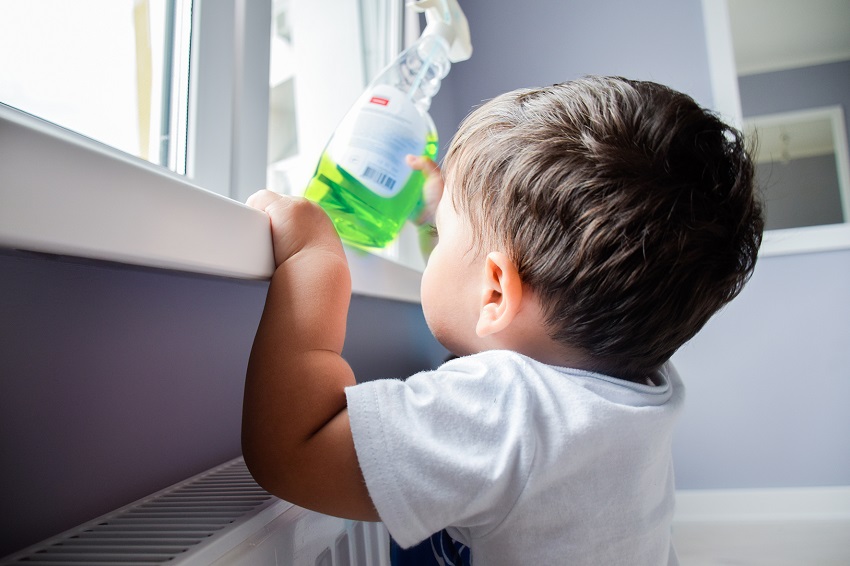 Vergiftungen in Haus und Garten: So schützen Sie Ihre Kinder
