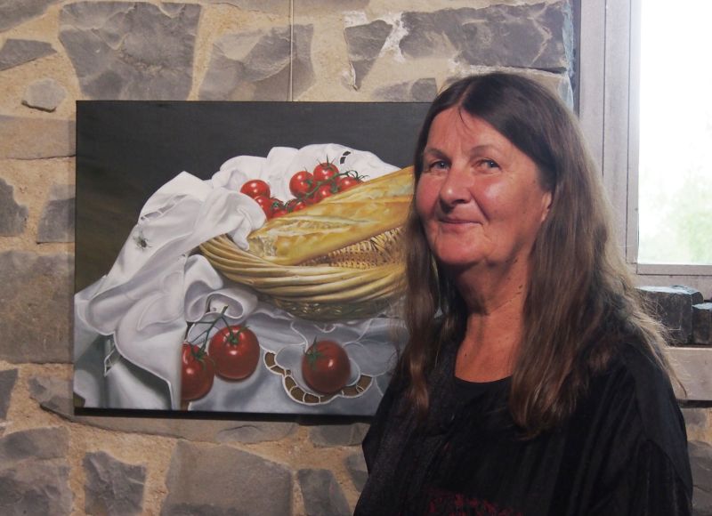 Theresia Mller-Kunz mit dem Bild "Brotkorb". Fotos: Tatjana Steindorf