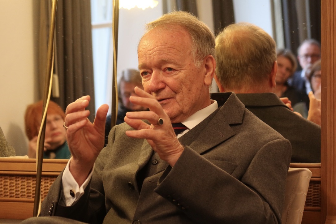 Ernst-Jrg von Studnitz debattierte ber den Ukrainekrieg und seine Folgen. (Fotos: privat)