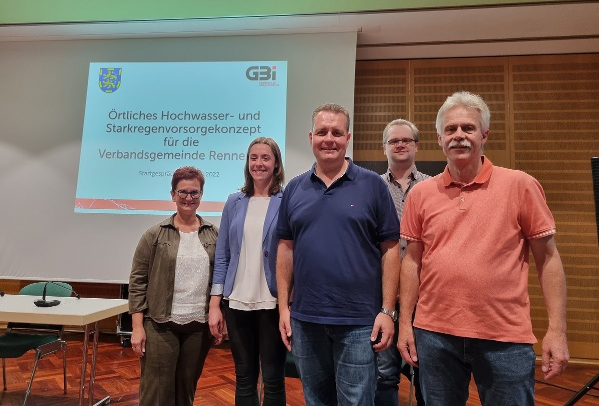 Von links: Anja Gembus und Franziska Gelhard (Ingenieurbro GBI Kommunale Infrastruktur GmbH), Brgermeister Gerrit Mller, Sascha Hfler und Stephan Reeh (Verbandsgemeindewerke Rennerod). (Foto: privat)