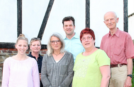 Der erste Vorstand des Frdervereins des Wissener Siegtalbads: (von links) Laura Link, Kerstin Breidenbach, Karin Kohl, Jens Eicher, Annemarie Link und Friedrich Hagemann. (Foto: Verein)