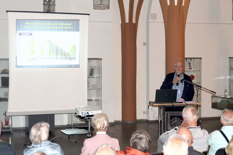 Archivar Bernd Schrupp bei seinem Vortrag ber den Gerberhof. Foto: privat