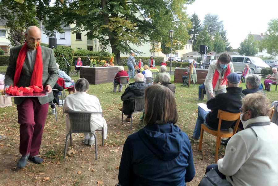 kumenischer Schpfungsgottesdienst vor der Pfarrkirche Heilig Kreuz