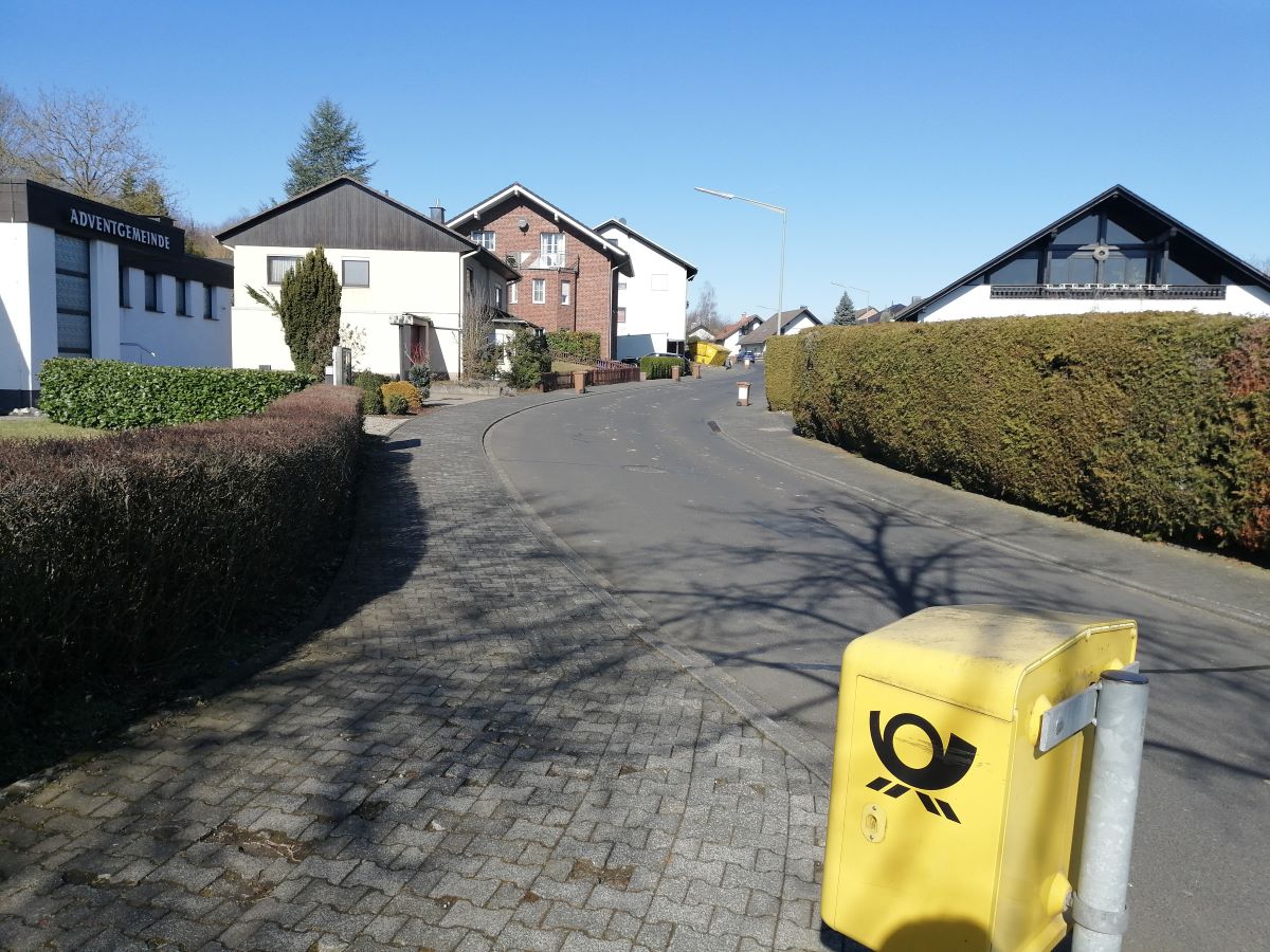 Auch in der Schillerstrae in Altenkirchen werden sich die Bauarbeiten fr die Verlegung der neuen Wasserleitung bemerkbar machen. (Foto: vh)