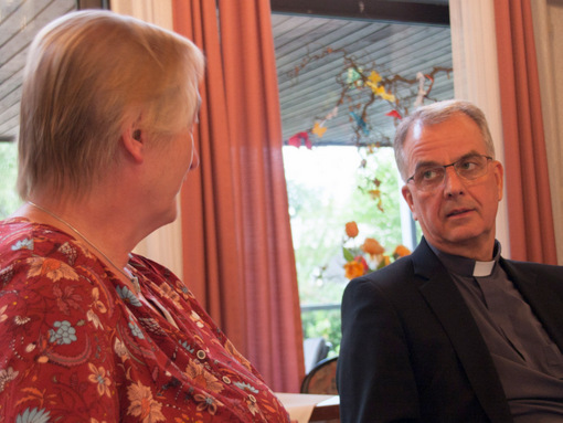 Weihbischof Jrg Michael Peters besuchte die Betzdorfer Flchtlingshilfe. (Foto: Bischfliche Pressestelle Trier)