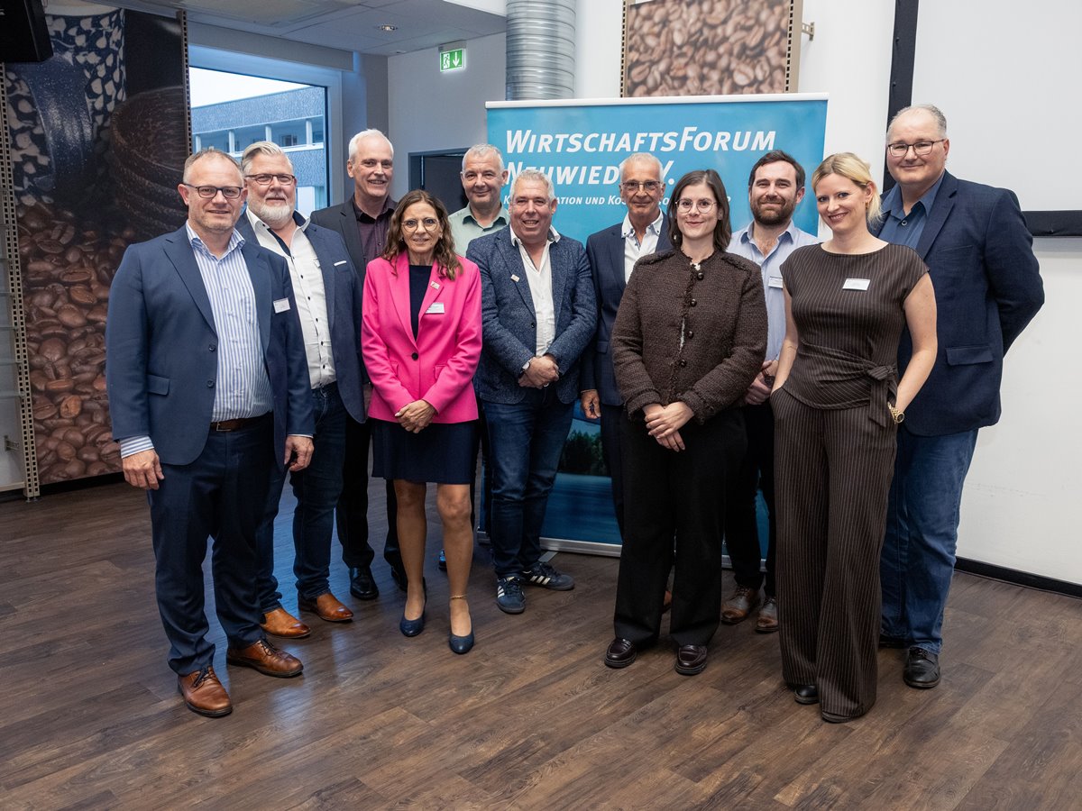 Der neue Vorstand des Wirtschaftsforums mit Oberb�rgermeister Jan Einig (links). (Foto: Martin Christ)