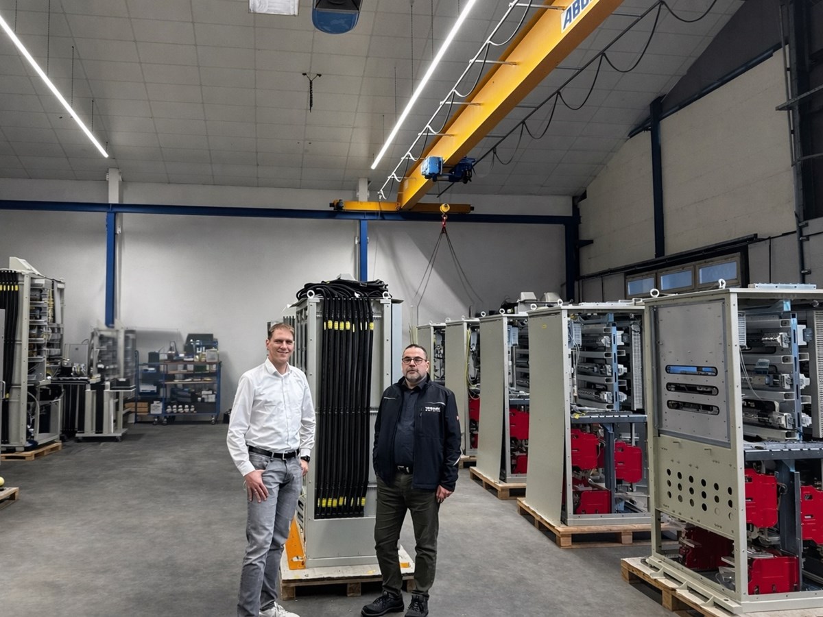 Innovation und Pr�zision in Scheuerfeld: Wirtschaftsf�rderung besucht WEZEK Service GmbH