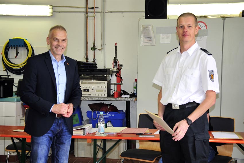 Michael Imhuser (re.) wird offiziell als Wehrfhrer verabschiedet. (Fotos: kk)