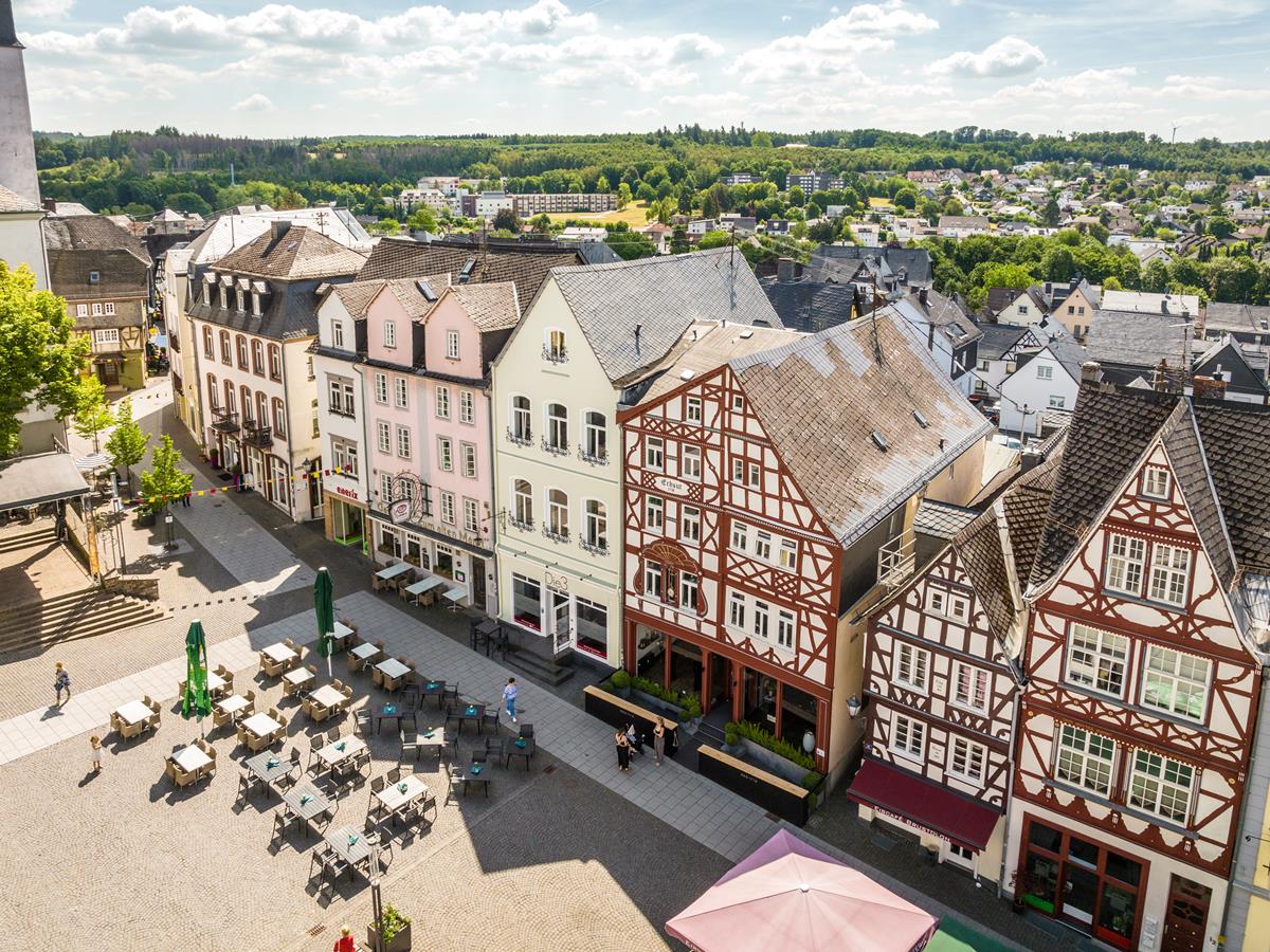 Mutet an wie eine italienische Piazza: der Alte Markt von Hachenburg. (Foto: Dominik Ketz)
