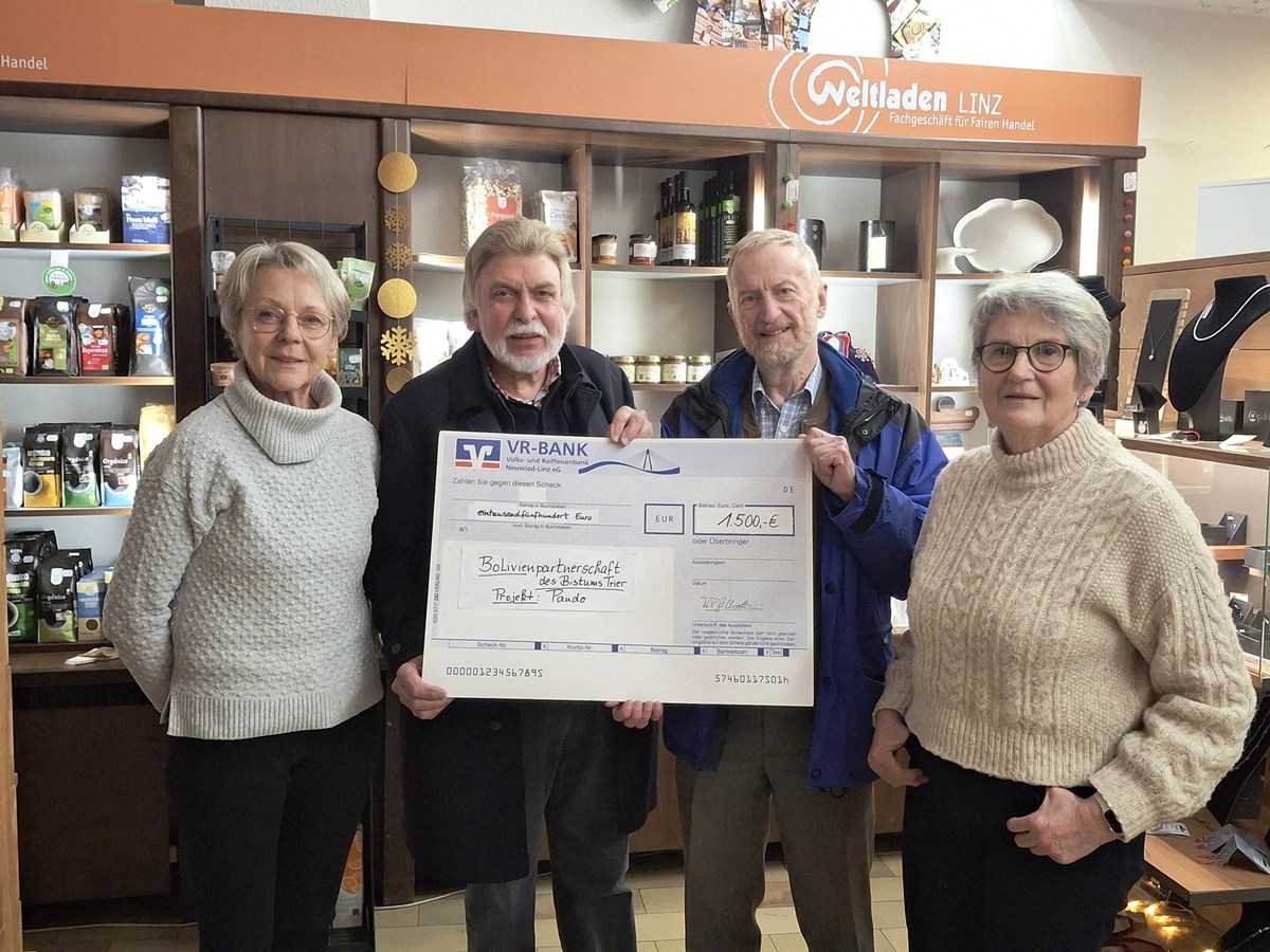 Weltladen Linz unterst�tzt Amazonas Umweltprojekt mit 1.500 Euro