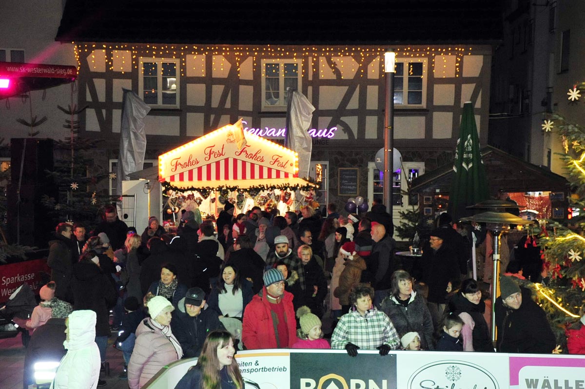 Der Marktplatz war auch am Abend gut besucht. (Bilder: kk)