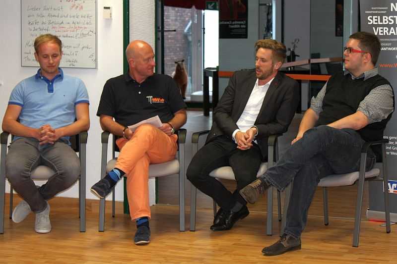 v.l. Mathis Haane, Hartmut Lsch, Felix Thnnessen und Daniel Maron beim 6. WW-Lab Grndertalk in Betzdorf Foto: jkh