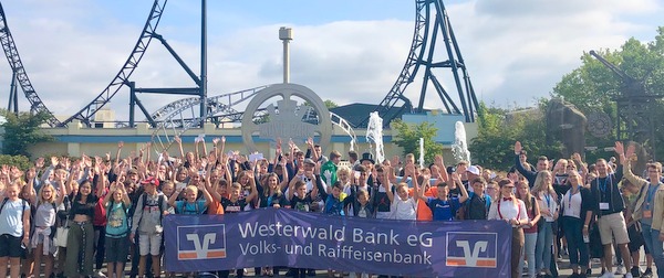 Top-Stimmung bei den Westerwlder Jugendlichen in Bottrop. (Foto: Westerwald Bank)