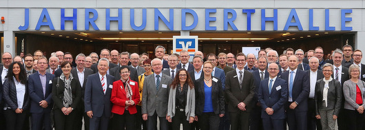 ber 90 Kunden und Mitglieder der Westerwald Bank waren auch in diesem Jahr auf Einladung der heimischen Genossenschaftsbank mit in die Mainmetropole gefahren. (Foto : Stefan Krutsch Photographie/krutsch.de)