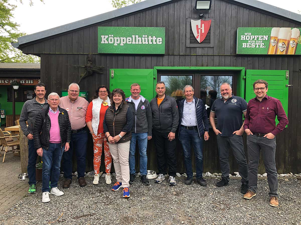 Von links nach rechts: Peter Badenheim, Karl Josef Hbinger, Christof Frensch, Isa Piwowarsky, Melanie Leicher, Carsten Irrgang, Thomas Seel, Gregor Nelles, Guido Fuchs, Vorsitzender Dr. Florian Hertel. (Foto: IT Westerwald)