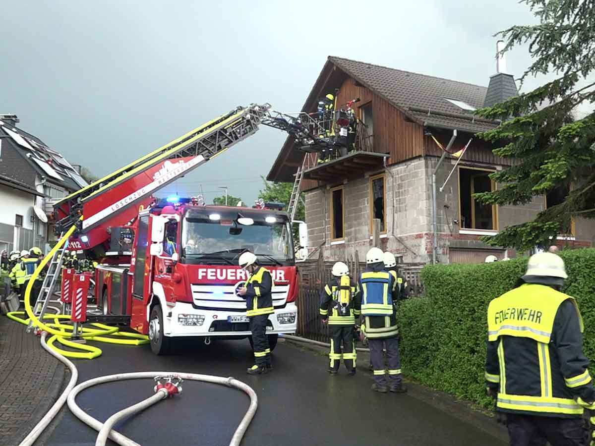 Wohnhausbrand in Pottum. (Foto: Ralf Steube)