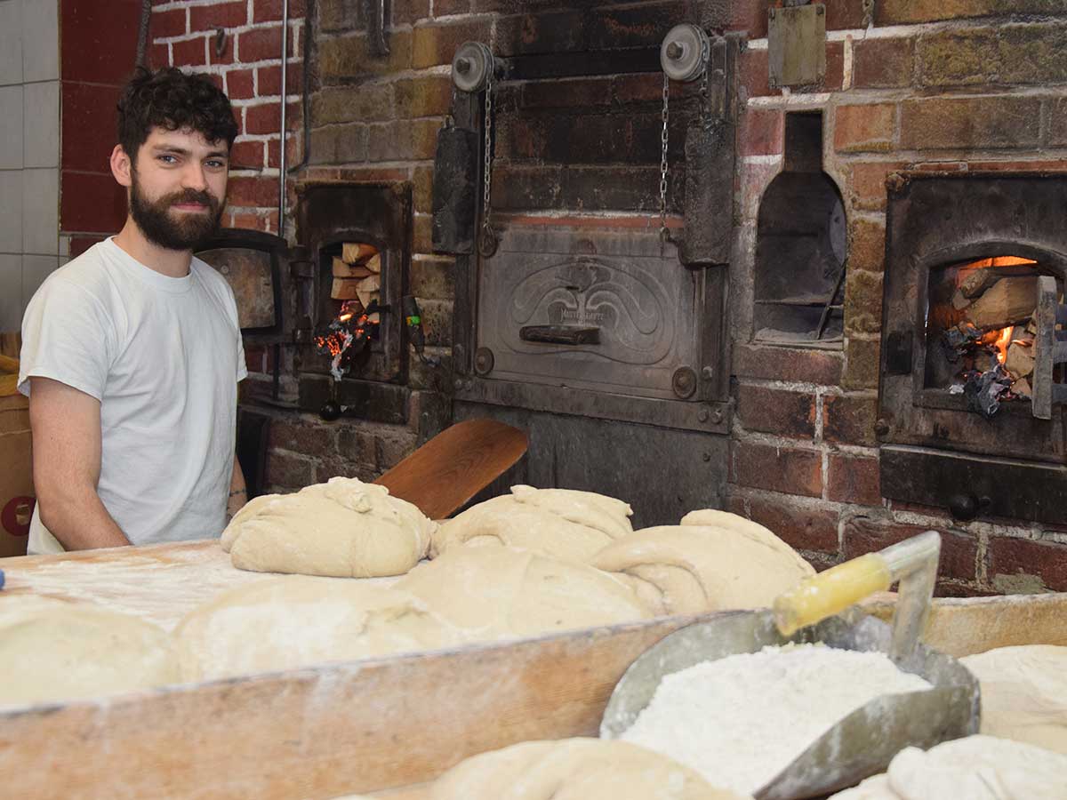 Nur noch wenige Bckereien backen mit Holz. (Foto: HwK Koblenz)