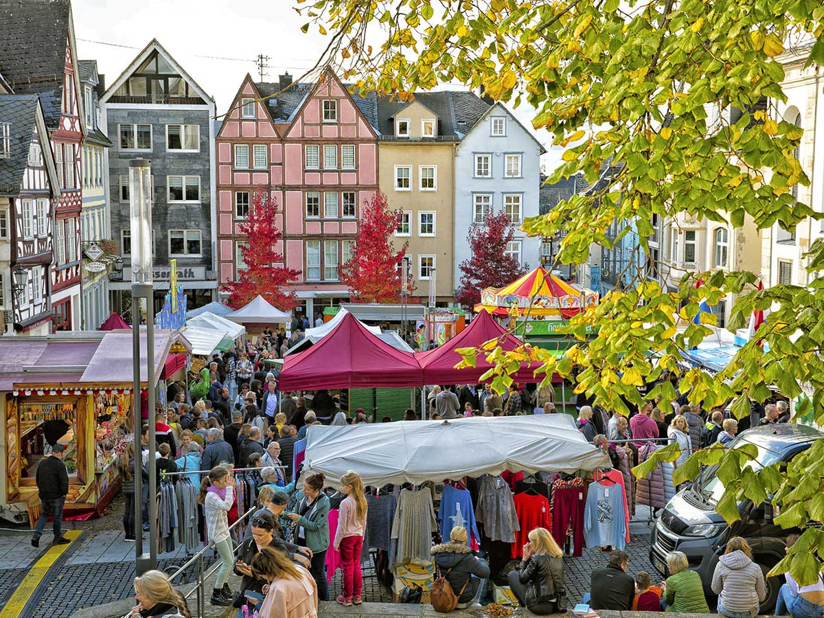 Buntes Treiben auf dem Lwenfest in Hachenburg. (Foto: Claudia Oehl)