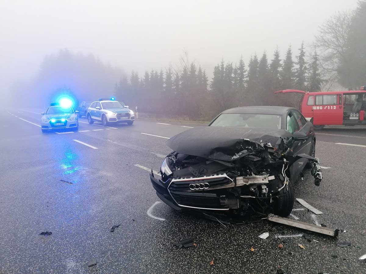 Erstmeldung: Erneut schwerer Unfall auf B414  Hubschrauber konnte nicht anfliegen