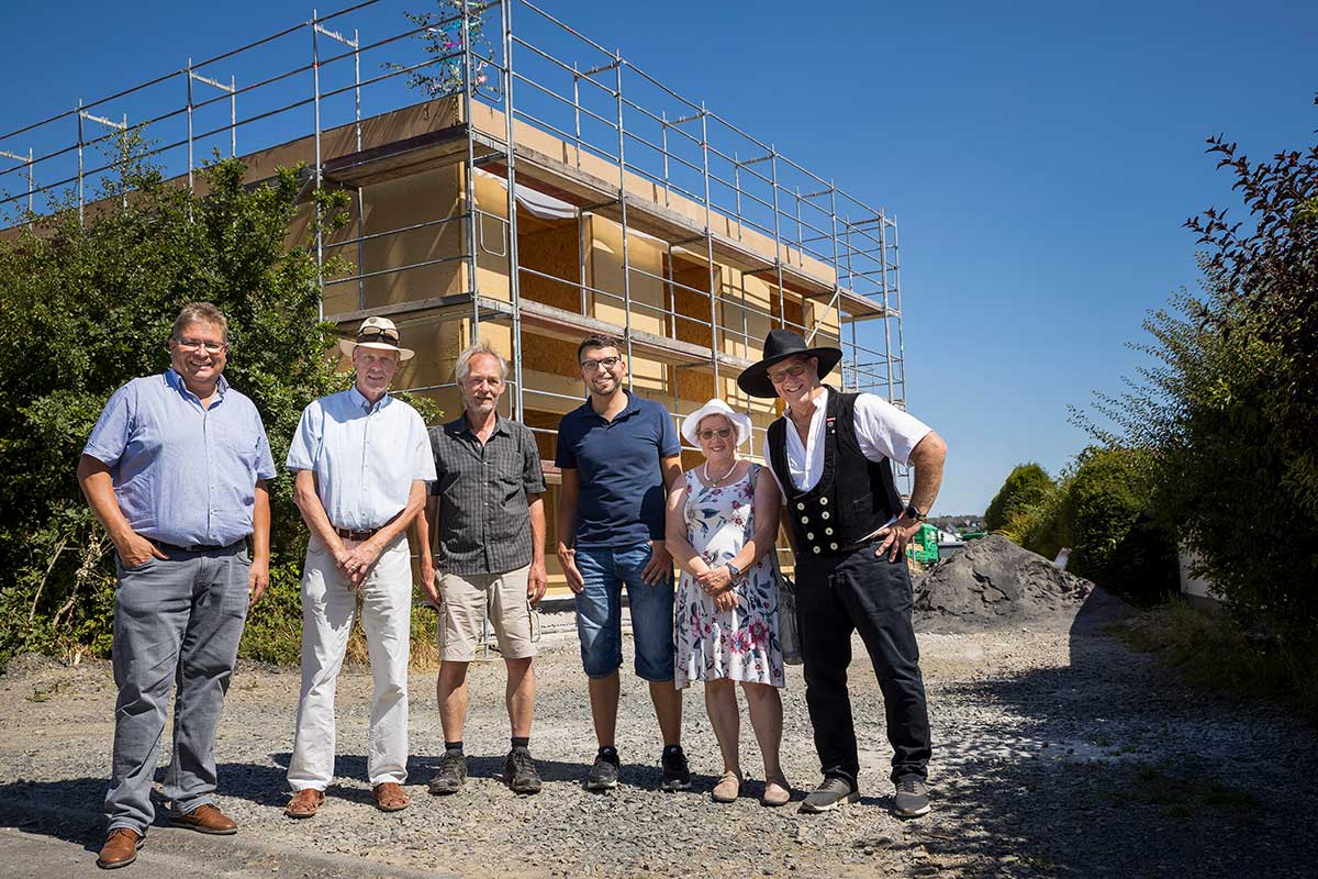 Nach nur 18 Tagen Bauzeit Richtfest in Hachenburg gefeiert