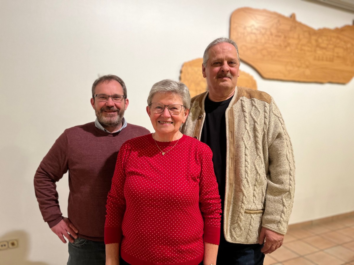1. Vorsitzender Gunnar Krmer, Ortsbrgermeisterin Beate Salzer, Brgermeisterkandidat Stefan von Minden (Foto: SPD Ortsverein Alpenrod)