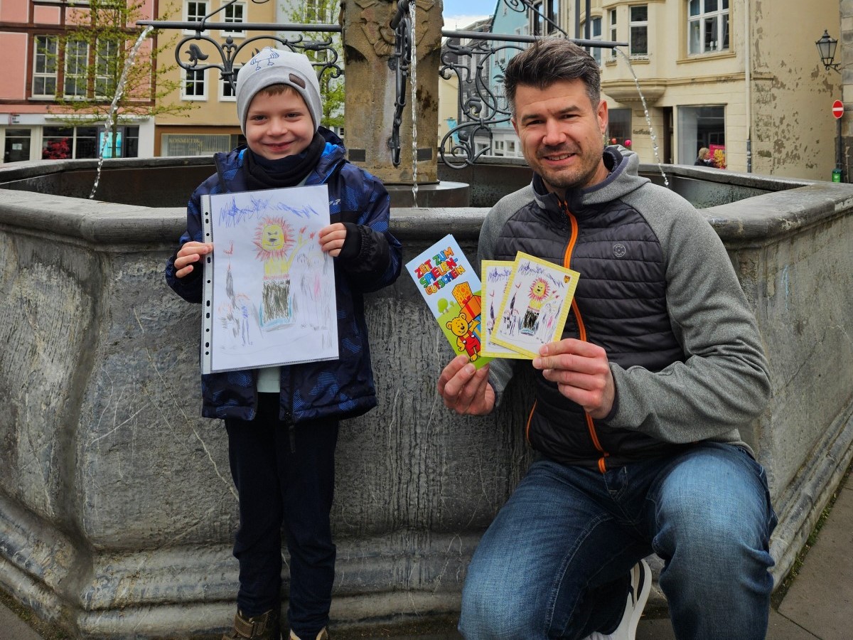Voller Stolz prsentiert Hannes sein kleines Meisterwerk (Foto: Stefan Leukel)