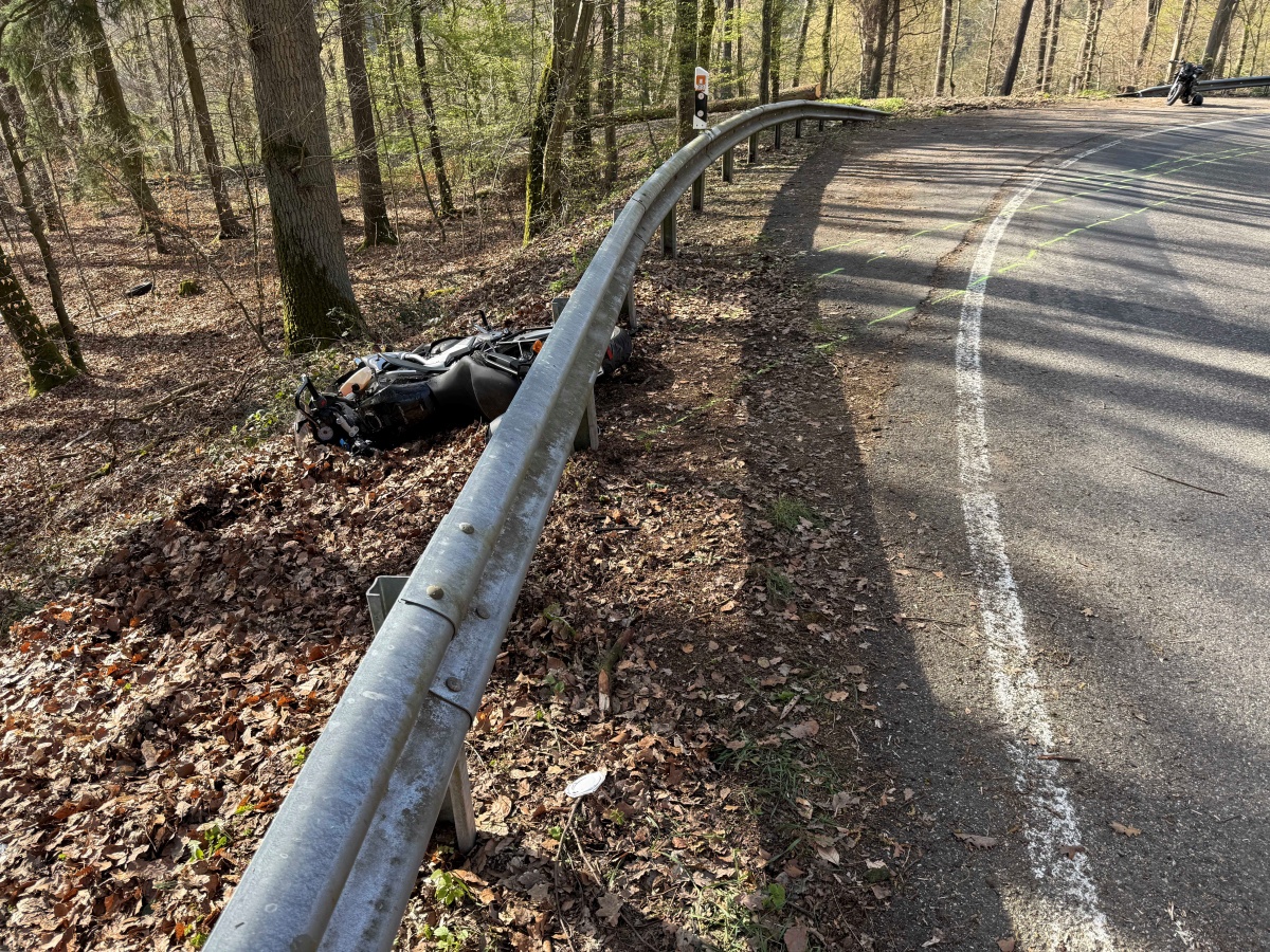 Verkehrsunfall bei Isselbach (Fotos: Uwe Schumann)
