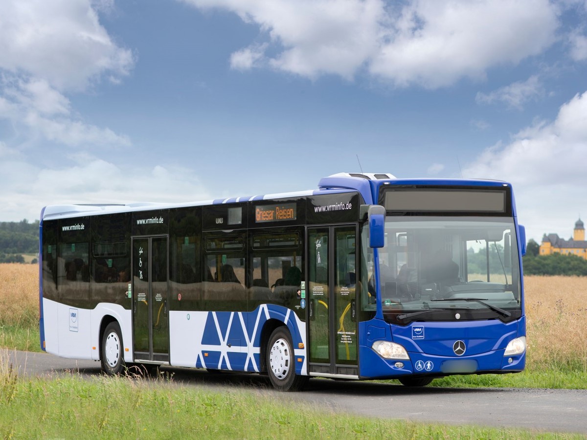 Schon jetzt sind Busse im neuen Design unterwegs. Der geänderte Fahrplan tritt dann am 14. Juli in Kraft. (Foto: gauls.Die Fotografen)
