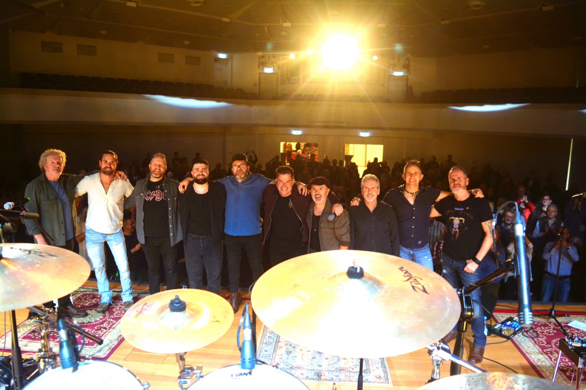 Eagles-Tribute-Band Take It To The Limit trat in der Stadthalle Ransbach-Baumbach auf. (Fotos: Wolfgang Rabsch)