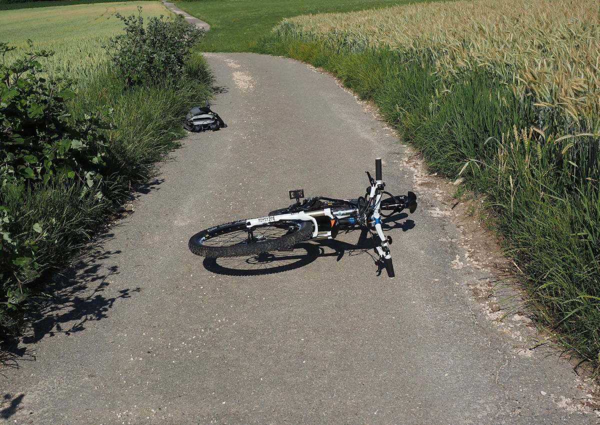 Astert und Freirachdorf: Polizei sammelt betrunkene Radfahrer nach Stürzen auf