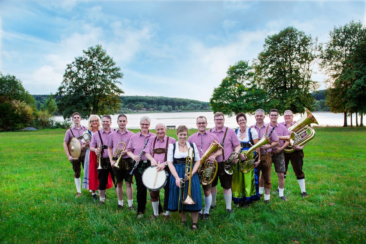 Wiesenseemusikanten bereiten sich auf die Klappstuhl-Konzerte vor (Foto: Verbandsgemeindeverwaltung Westerburg)