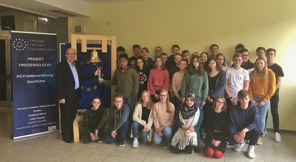 MdL Michael Wschenbach erneut zu Besuch an Daadener Schule