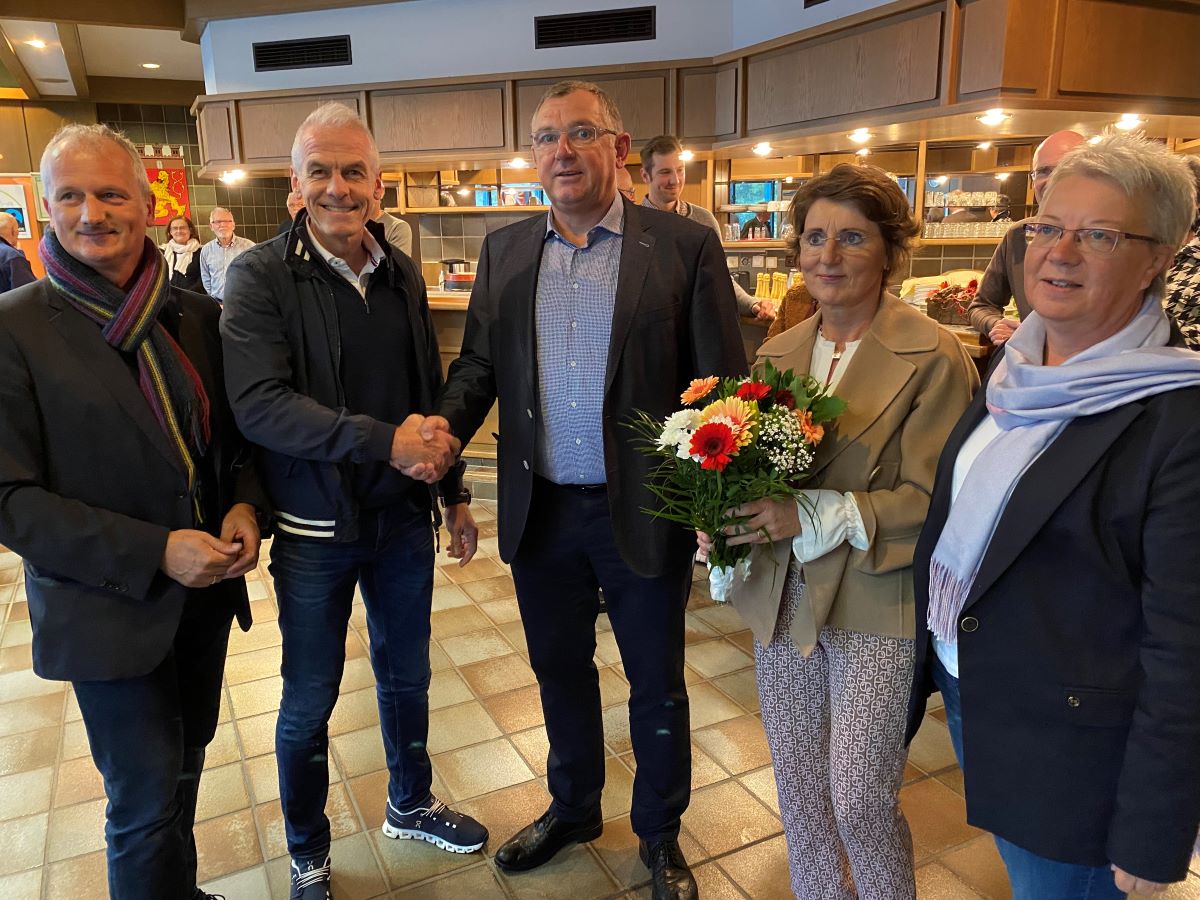 Freude ber das eindeutige Resultat (von links): Torsten Lhr (Vorsitzender CDU-Gemeindeverband Altenkirchen-Flammersfeld), Fred Jngerich, Ralf und Christine Lindenptz, Dagmar Hassel (stellvertretende Vorsitzende CDU-Gemeindeverband Altenkirchen-Flammersfeld). (Foto: privat)